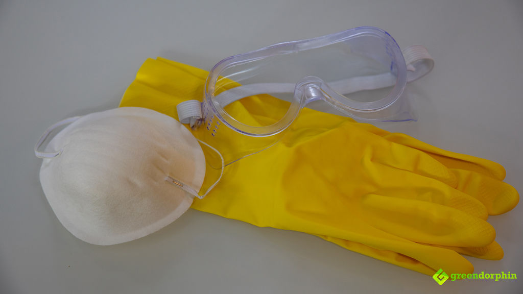 safety goggles, gloves and mask