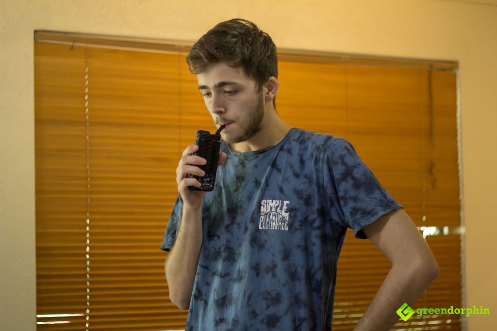 Lindsay Carter using his Mighty Medical Cannabis Vaporizer 