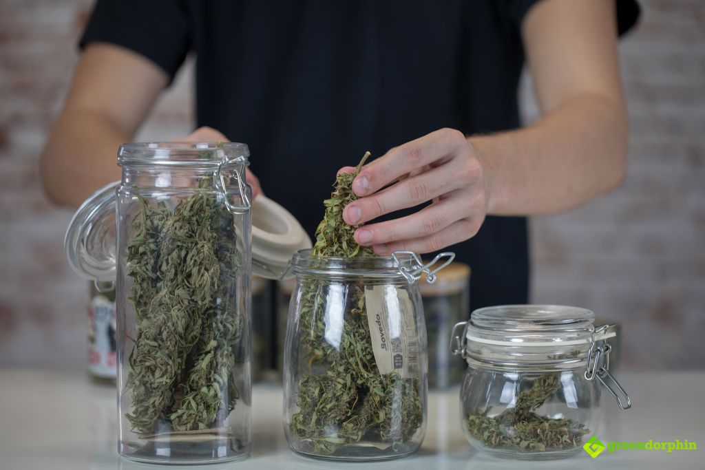 store your cannabis in mason jars when curing
