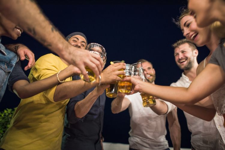 friends drinking beer